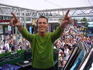 http://www.futurestyle.org/archives/images/t/tiesto-3.jpg